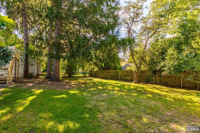 3 Orchard Square, Caldwell, NJ 07006