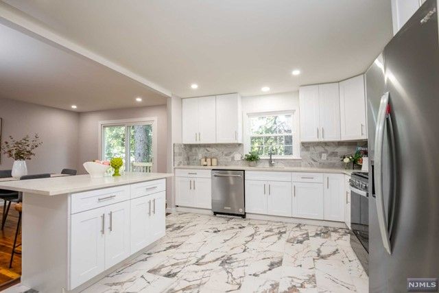 3 Orchard Square, Caldwell, NJ 07006