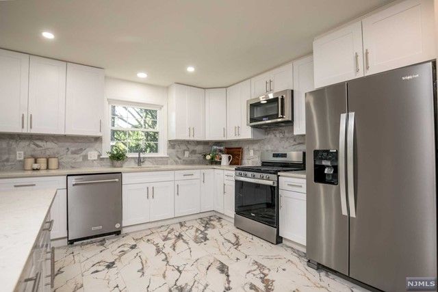 3 Orchard Square, Caldwell, NJ 07006