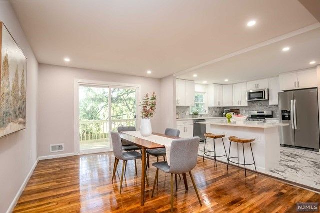 3 Orchard Square, Caldwell, NJ 07006