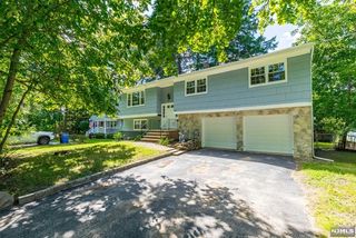 3 Orchard Square, Caldwell, NJ 07006