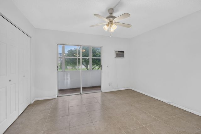 210 Canterbury J 1, West Palm Beach, FL 33417