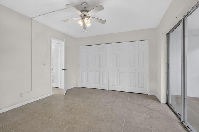 210 Canterbury J 1, West Palm Beach, FL 33417