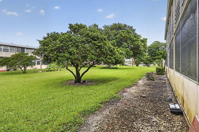 210 Canterbury J 1, West Palm Beach, FL 33417
