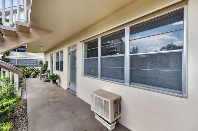 210 Canterbury J 1, West Palm Beach, FL 33417