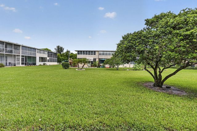 210 Canterbury J 1, West Palm Beach, FL 33417