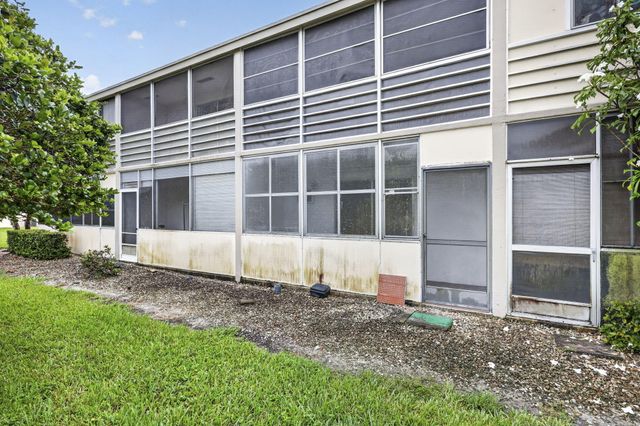 210 Canterbury J 1, West Palm Beach, FL 33417