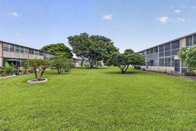 210 Canterbury J 1, West Palm Beach, FL 33417