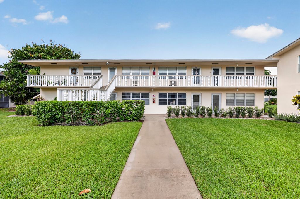 210 Canterbury J 1, West Palm Beach, FL 33417