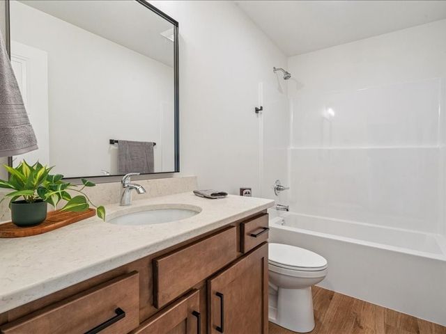 96 Huntington Drive, Iowa City, IA 52245