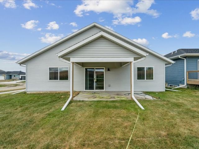 96 Huntington Drive, Iowa City, IA 52245