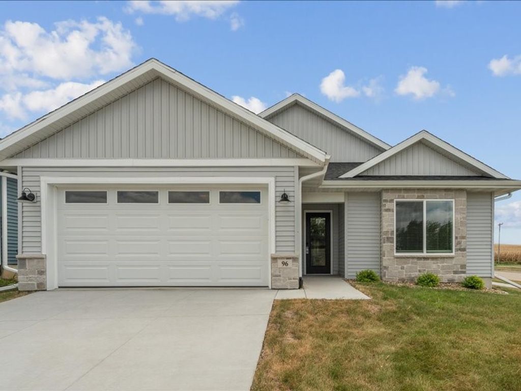 96 Huntington Drive, Iowa City, IA 52245