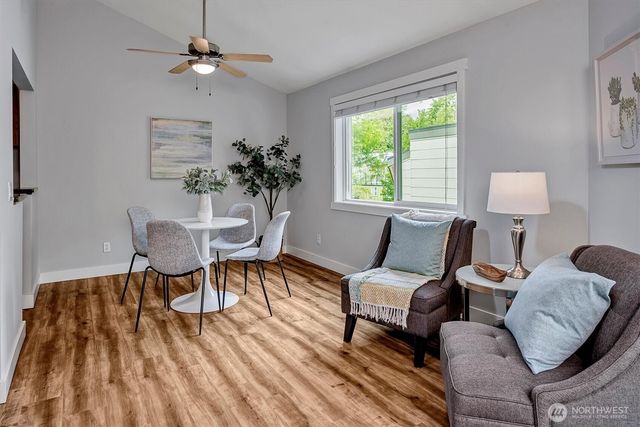 15819 NE Leary Way #D302, Redmond, WA 98052