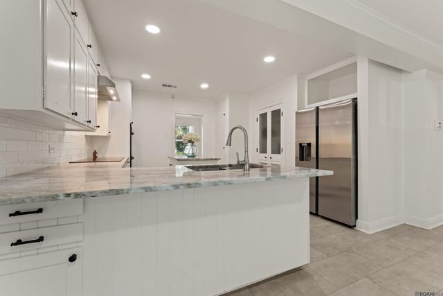 2106 Lee Dr, Baton Rouge, LA 70808