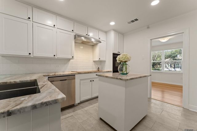 2106 Lee Dr, Baton Rouge, LA 70808