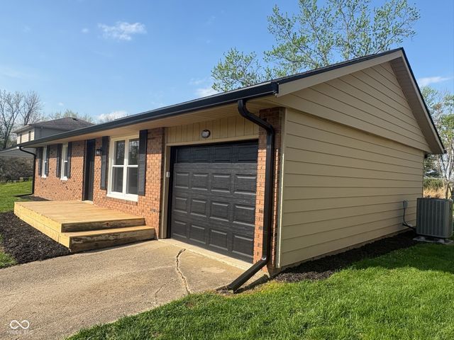 1732 Prairie Drive, Columbus, IN 47203