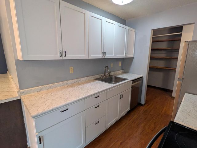 4436 Cedar Lake Road S 5, Saint Louis Park, MN 55416