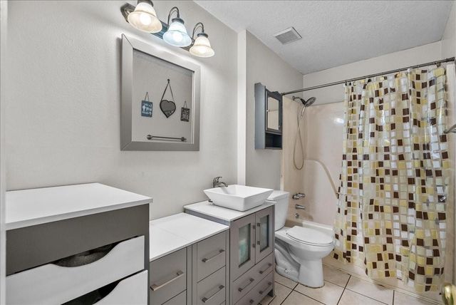 11734 Alamo Dr, La Porte, TX 77571