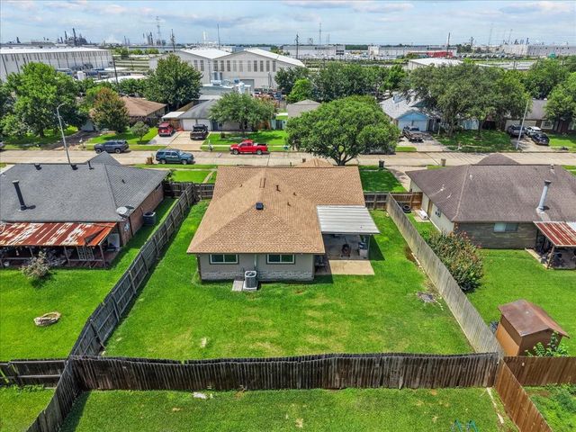 11734 Alamo Dr, La Porte, TX 77571