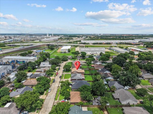 11734 Alamo Dr, La Porte, TX 77571