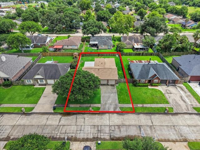 11734 Alamo Dr, La Porte, TX 77571