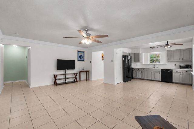 11734 Alamo Dr, La Porte, TX 77571