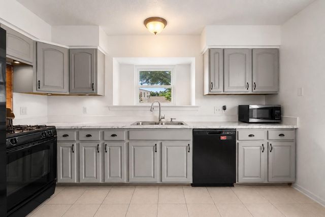 11734 Alamo Dr, La Porte, TX 77571