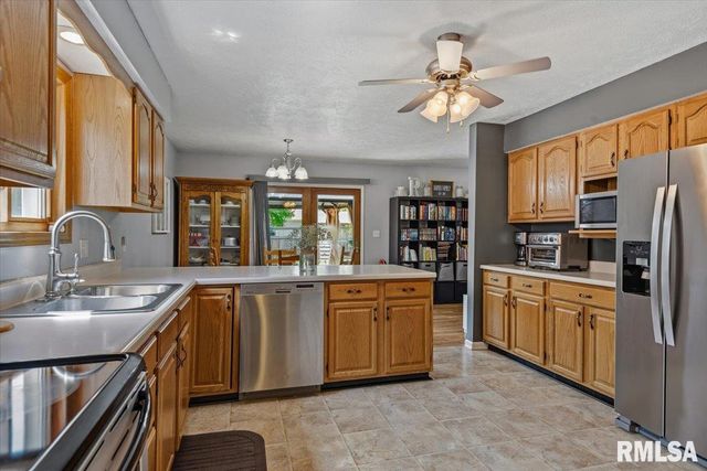425 Dewberry Trail, Chatham, IL 62629
