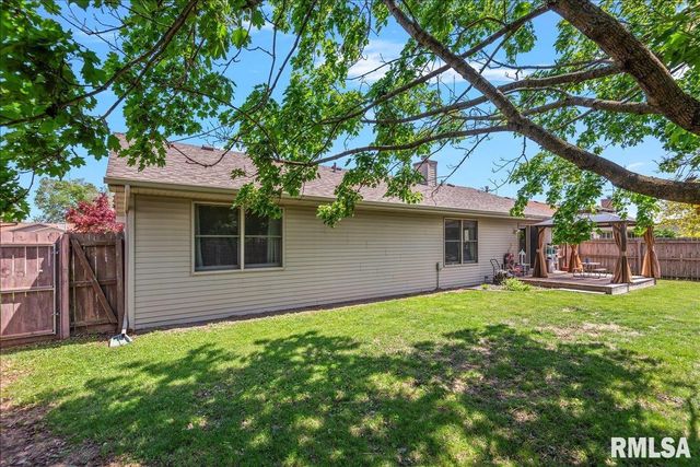 425 Dewberry Trail, Chatham, IL 62629