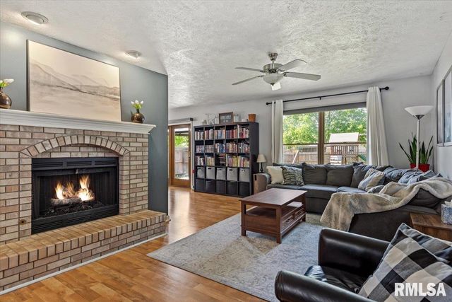 425 Dewberry Trail, Chatham, IL 62629