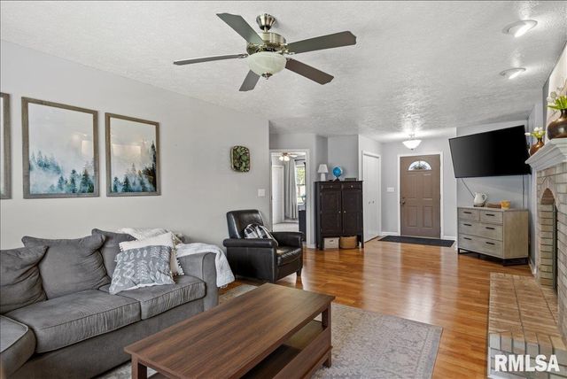 425 Dewberry Trail, Chatham, IL 62629