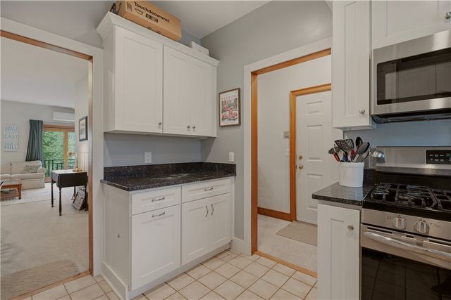 158 Narragansett Avenue U, Newport, RI 02840