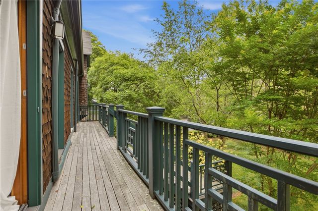 158 Narragansett Avenue U, Newport, RI 02840