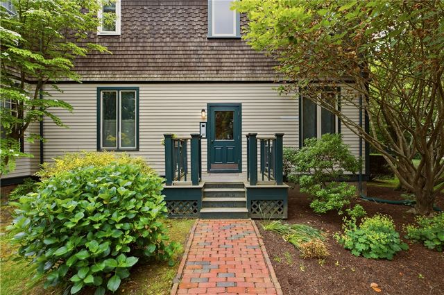 158 Narragansett Avenue U, Newport, RI 02840