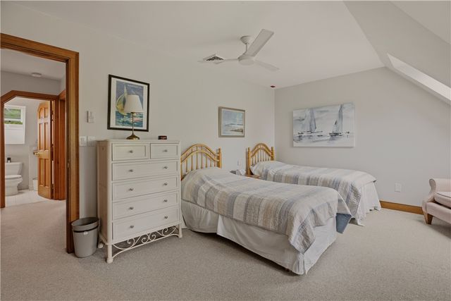 158 Narragansett Avenue U, Newport, RI 02840
