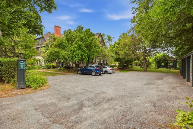 158 Narragansett Avenue U, Newport, RI 02840
