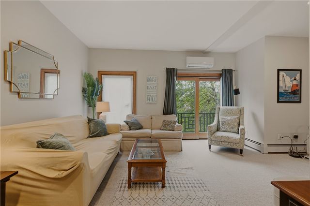 158 Narragansett Avenue U, Newport, RI 02840
