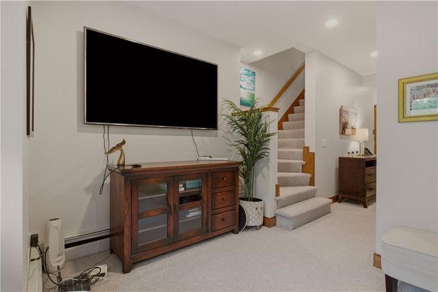 158 Narragansett Avenue U, Newport, RI 02840
