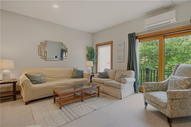 158 Narragansett Avenue U, Newport, RI 02840