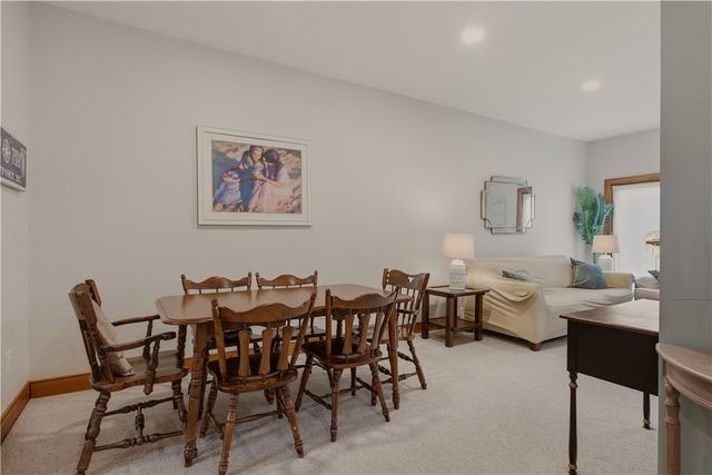 158 Narragansett Avenue U, Newport, RI 02840