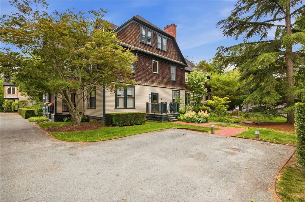 158 Narragansett Avenue U, Newport, RI 02840