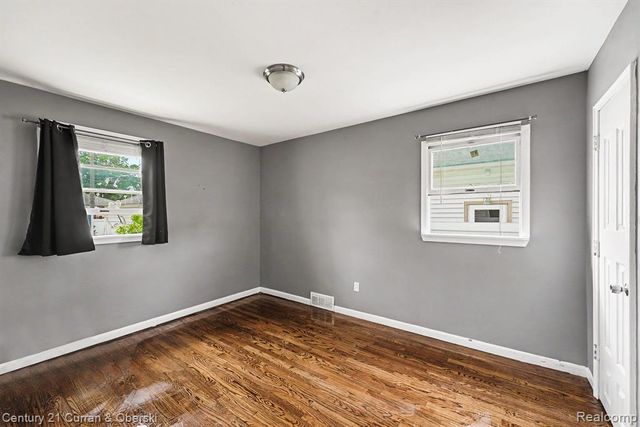 7921 Jackson Street, Taylor, MI 48180