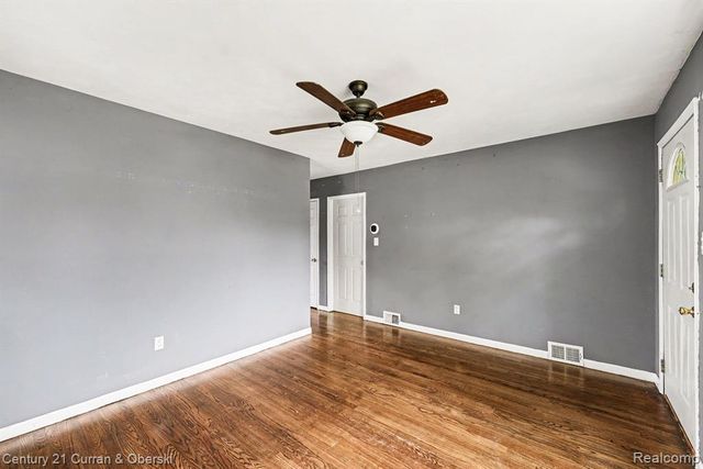 7921 Jackson Street, Taylor, MI 48180