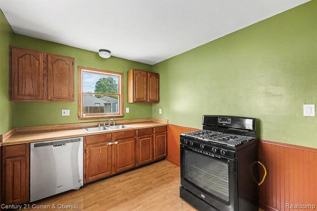 7921 Jackson Street, Taylor, MI 48180