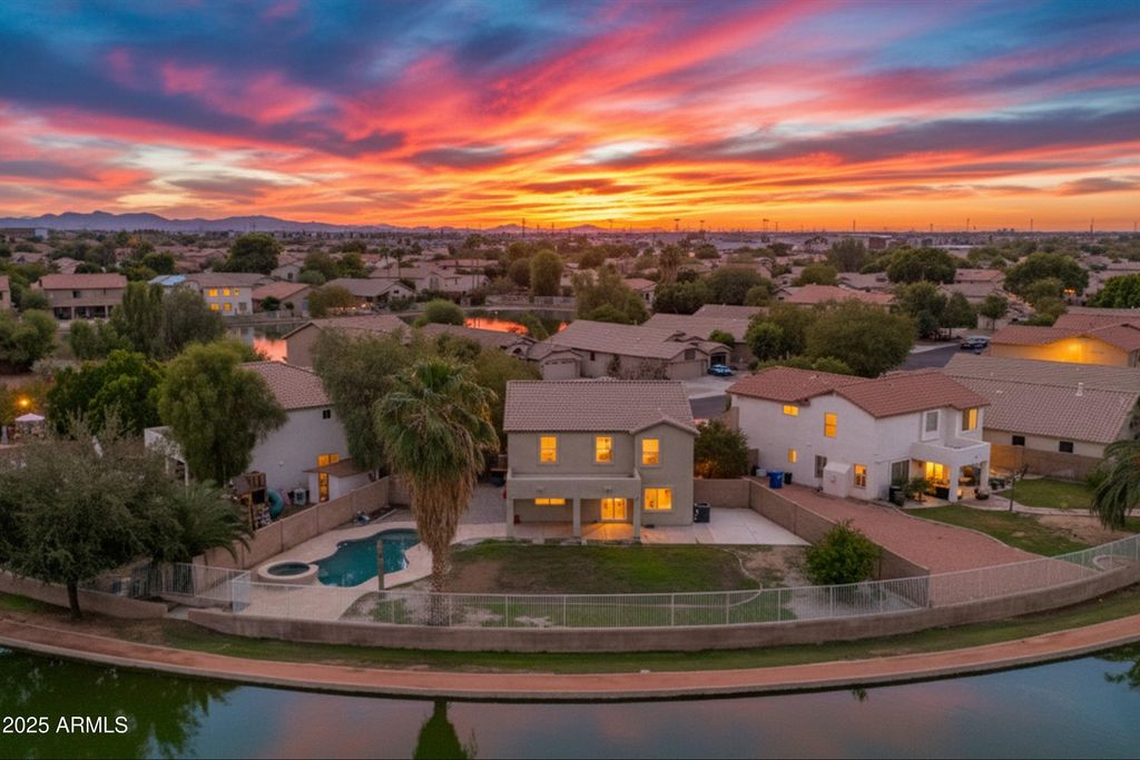 Image 1 of property listing at 11204 W ROANOKE Avenue, Avondale, AZ 85392