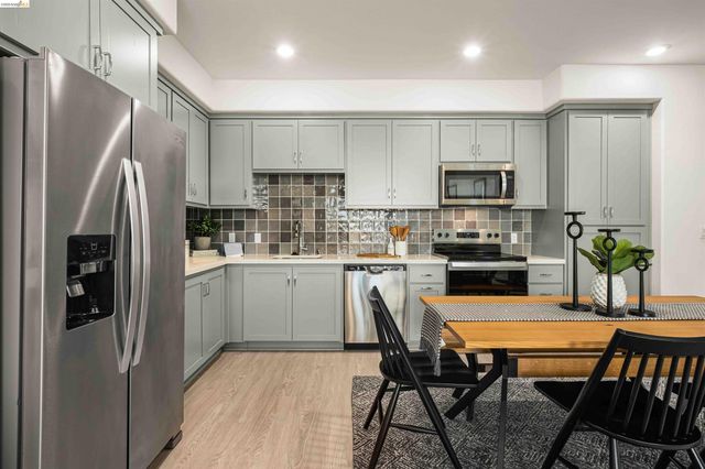 500 Somi Ct 412, Hayward, CA 94544