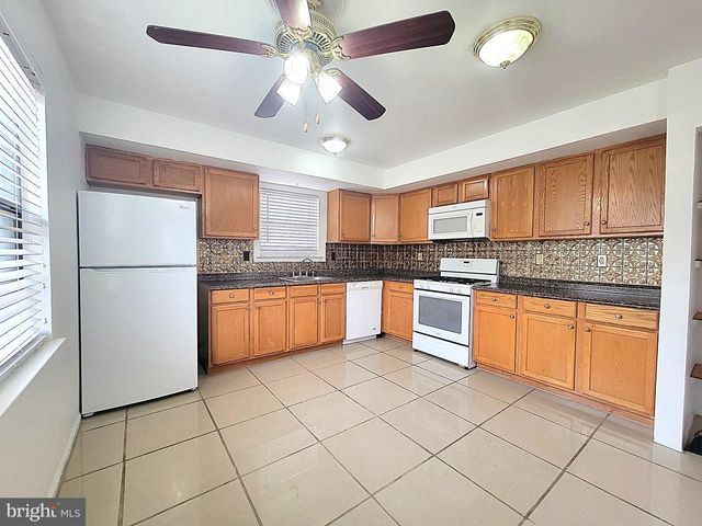 21 GREENFIELD DR, Berlin, NJ 08009