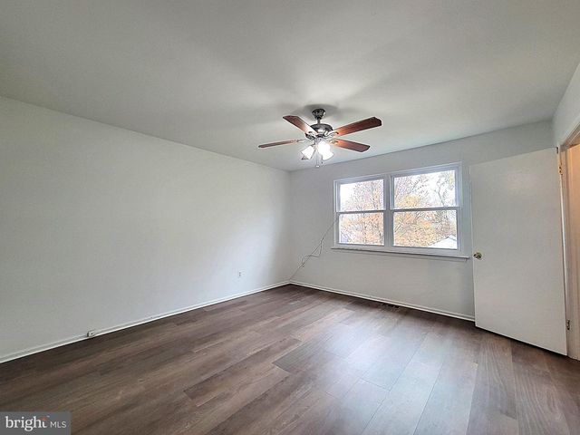 21 GREENFIELD DR, Berlin, NJ 08009