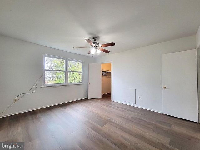 21 GREENFIELD DR, Berlin, NJ 08009