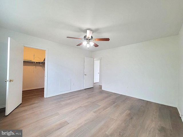 21 GREENFIELD DR, Berlin, NJ 08009